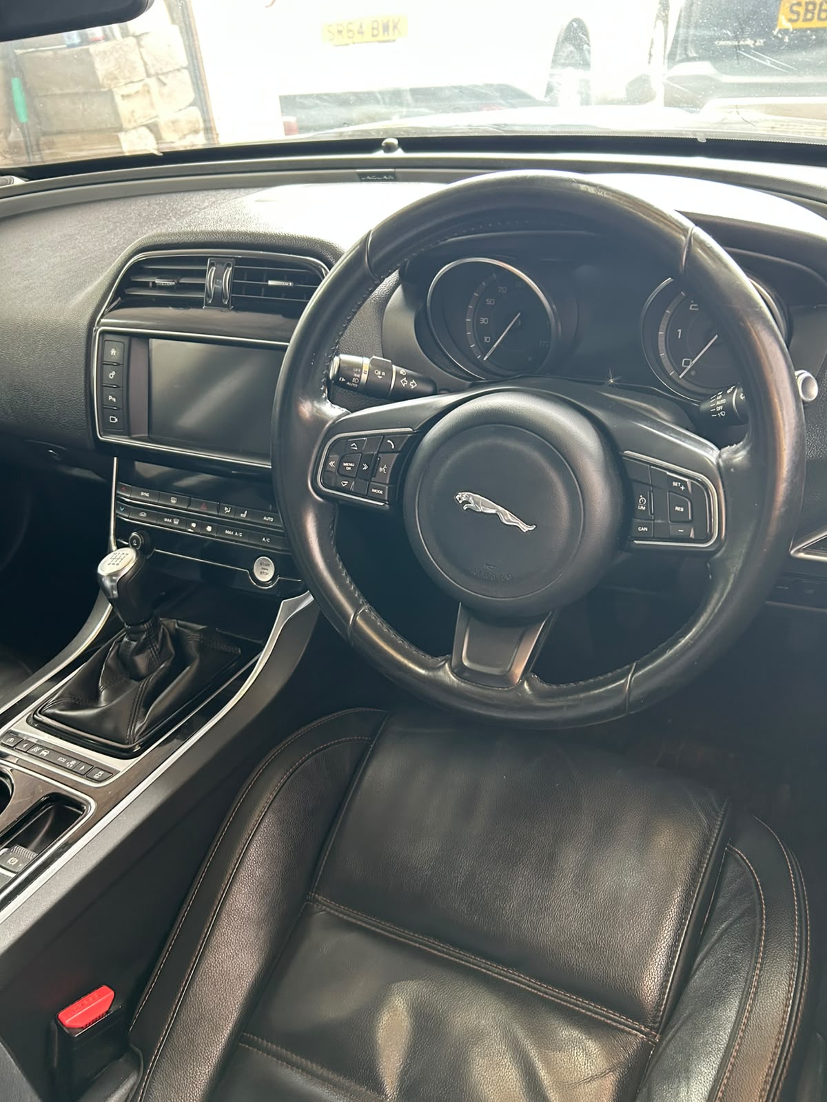 JAGUAR XE
